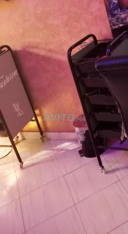 Chariot pour matériel de coiffure et chaise