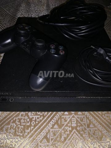 PlayStation 4 Slim - 2