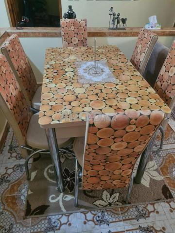 Table à manger avec tapis - 2