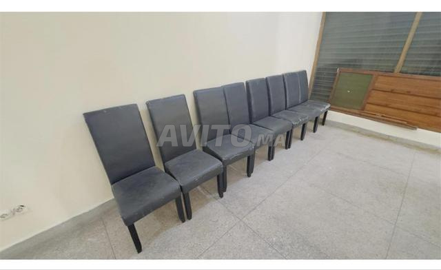 Huit. Chaises de salle à manger. - 2