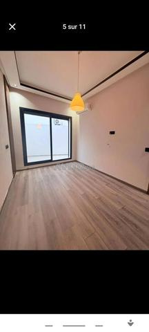 STUDIO 50M2 VIDE QUARTIER LES HÔPITAUX - 2