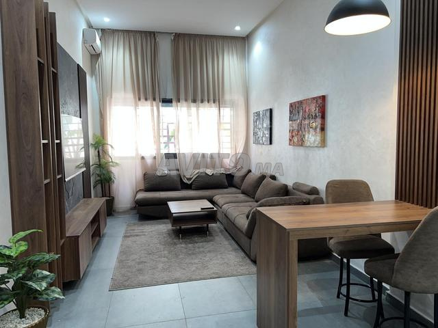 Superbe studio meublé balcon ascenseur et garage