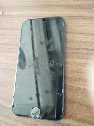 iPhone 7 fonctionnel, écran cassé - 2
