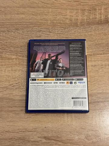 CD GTA5 PlayStation5 neuf utilisé qlq fois - 2