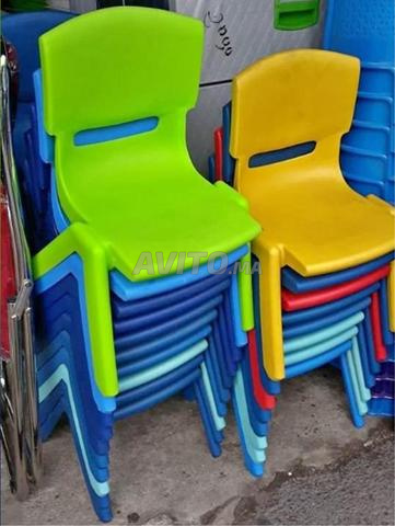 Chaise plastique petit modèle