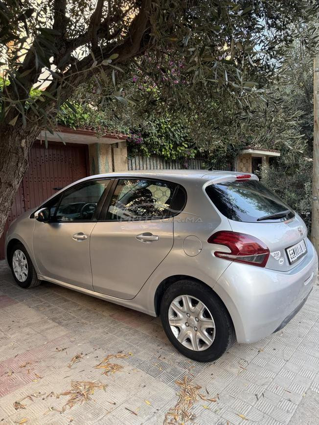 peugeot 208 gazoil en bon etat 