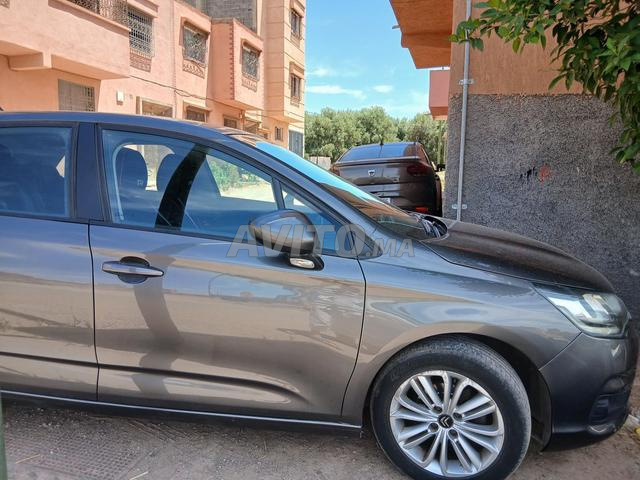 Citroën C4 Diesel Manuelle 2017 à Marrakech - 2