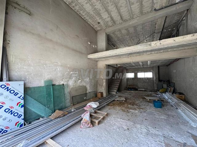 Petit Local Commercial avec Mezzanine à Branes 2 - 2