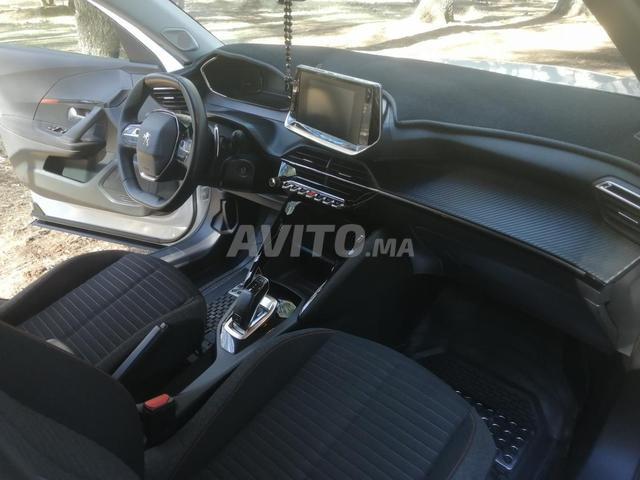 Peugeot 2008 automatique diesel fin 2020 - 2
