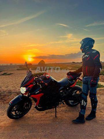 سوزوكي GSR750 - 2