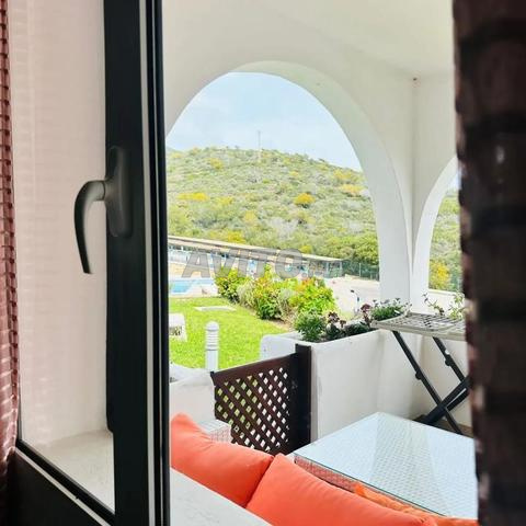 Appartement avec vue sur la piscine et la plage