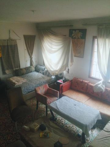Salon meublé en colocation dans un appartement - 2