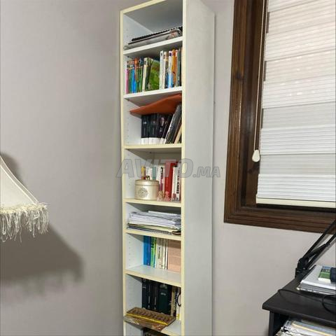 Bureau et bibliothèque et tableau blanc - 2