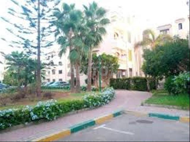 شقة رائعة فارغة على المنصوريه