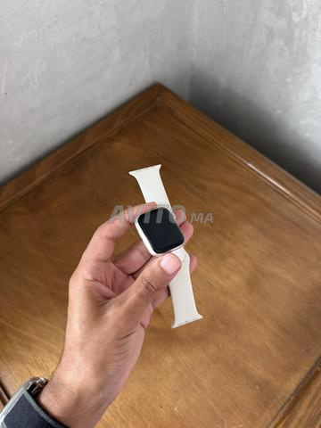 ساعة آبل SE 3 ستارلايت 40 ملم جديدة لم يتم تفعيلها أبداً