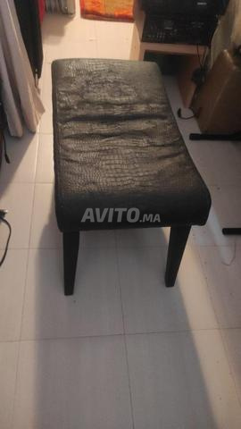 Une grande chaise d'appoint