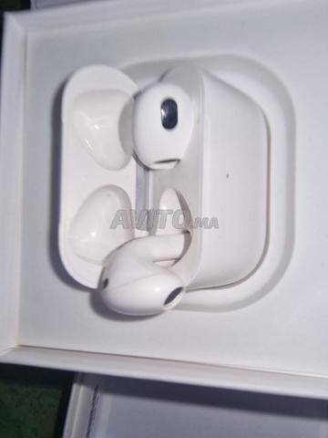 Trois écouteurs Bluetooth de haute qualité de marque Apple - 2