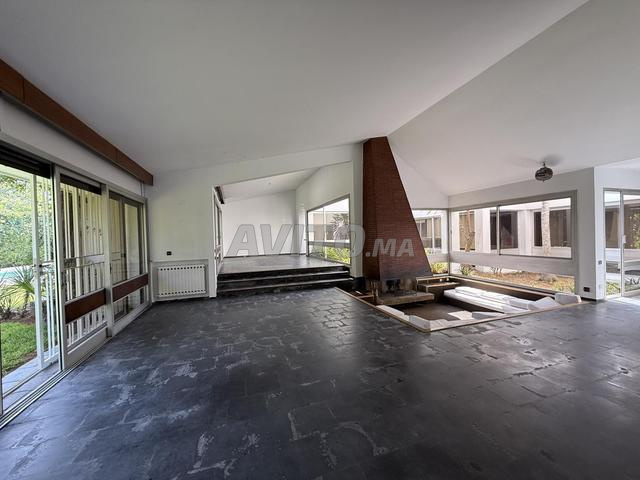 Villa avec Piscine à Louer Souissi RABAT