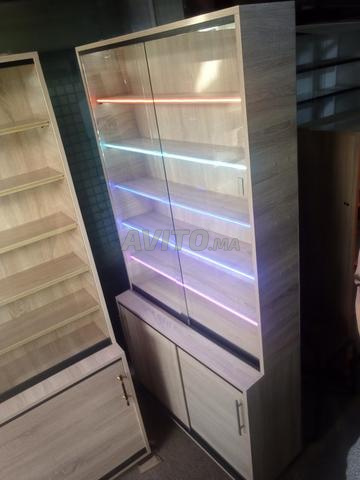 Étagères bois verre magasins Casa