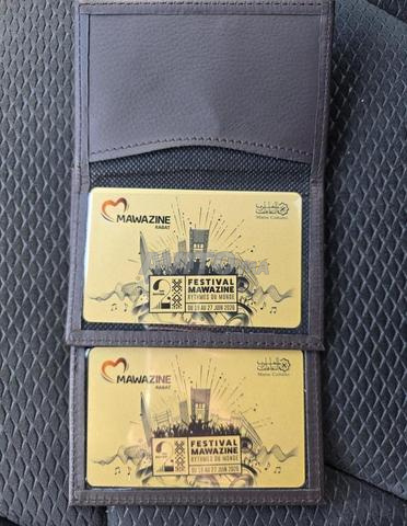 بطاقة ذهبية للبيع
