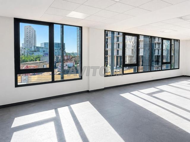 Bureaux à louer CFC 77m2