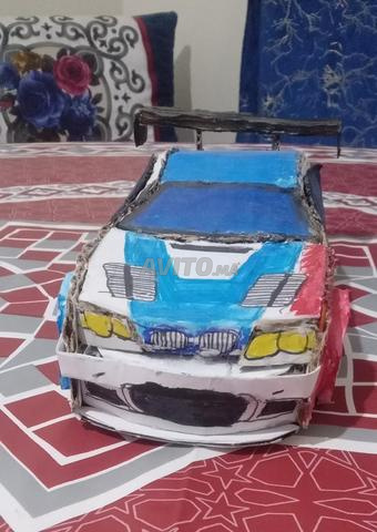 سيارة BMW M3 GTR مصنوعة بالكرتون وتصلح للديكور