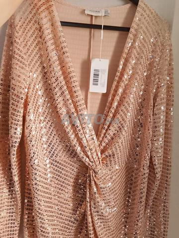 Magnifique robe courte beige neuve