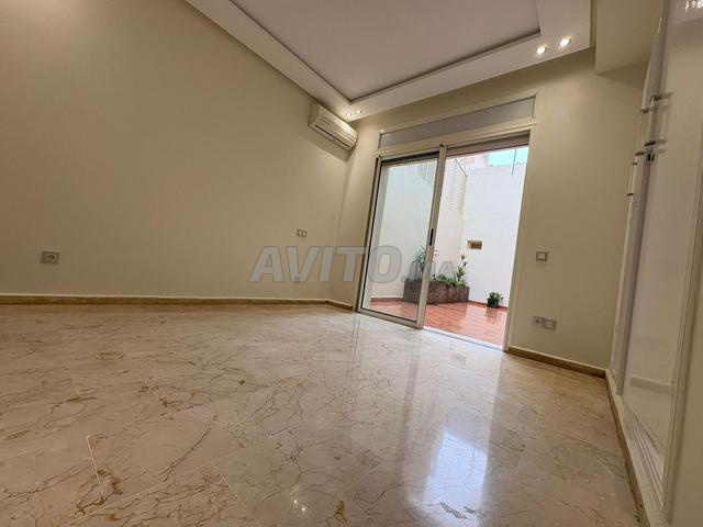 Appartement Spacieux à Louer 235 m² Maârif - 2