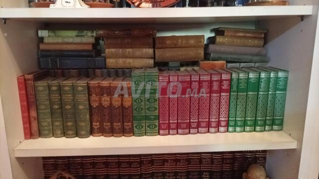 مكتبة شخصية 10,000 كتاب نادر وموسوعات | فاس النرجس