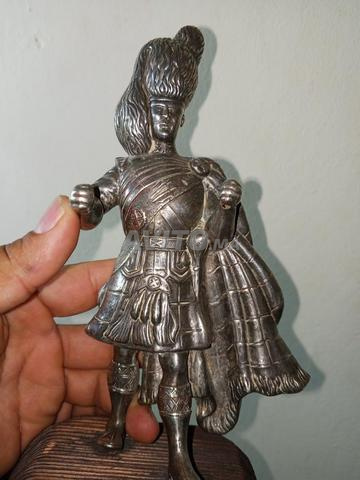 Belle statue, finition épaisse et mate ⬇️ - 2