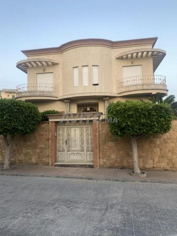 فيلا للبيع بمساحة 385 متر مربع في فال فلوري، طنجة