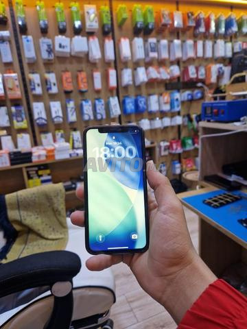 iPhone 11 Pro 64Go écran remplacé par une unité originale 76% batterie - 2