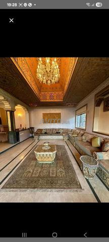 Villa 819 m meublée à Hay Riad