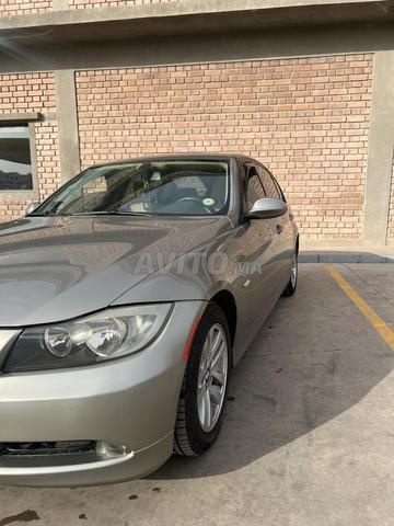 BMW 320i نظيفة