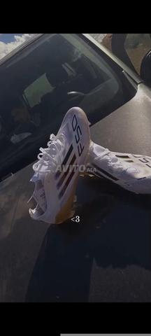 Chaussures de sport Adidas en excellent état.
Celui qui le veut est le bienvenu - 2