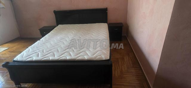 Lit double 160x190 avec matelas et 2 chevets - 2