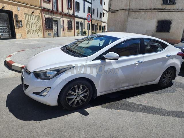 Hyundai Elantra Diesel Automatique 2015 à Tanger - 2