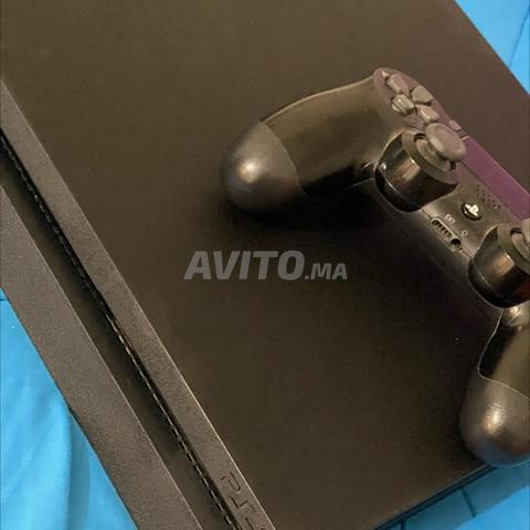 PS4 Slim avec manette en bon état avec jeux - 2