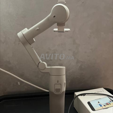 Stabilisateur DJI Osmo Mobile 7 comme neuf - 2