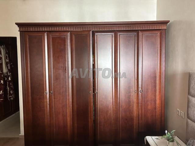 1x armoire et 2x tables de nuit assorties