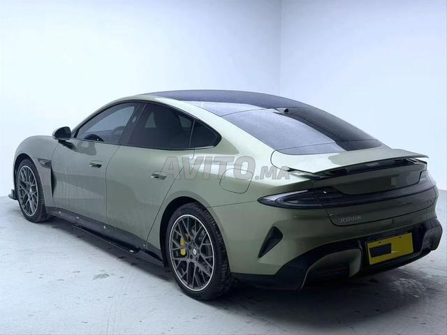حصريًا شيومي SU7 2024