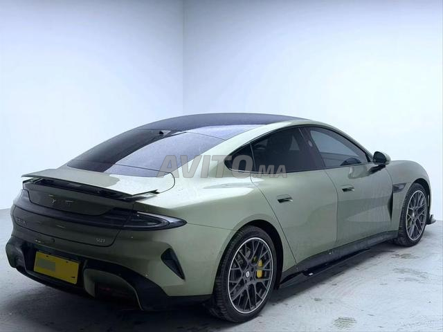 حصريًا شيومي SU7 2024