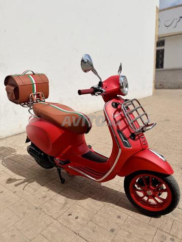 VESPA PRIMAVERA ROUGE - 2