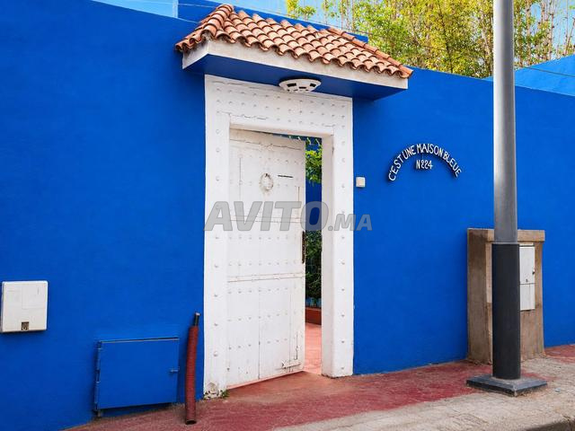 Cabanon bleu, souvenirs face à l’océan