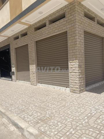 Garage 121 m 5 portes Prix négociable - 2