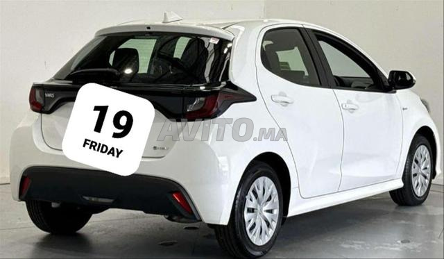 Toyota yaris hybrid très bon état
