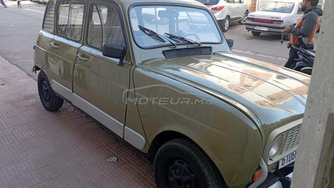 avend une voiture Renault 4 gtl