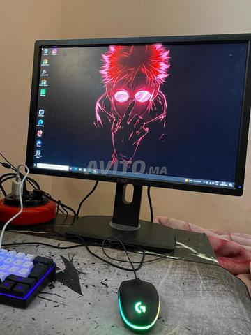 تجهيزة كمبيوتر ألعاب كاملة بمعالج i7 وبطاقة RX 580 مع شاشة 24 بوصة