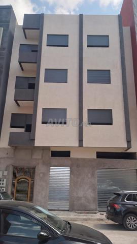 منزل بثلاثة طوابق مع مرآب. - 2