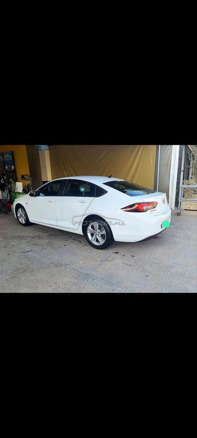 سيارة للبيع باقية نقية شبه جديدة 